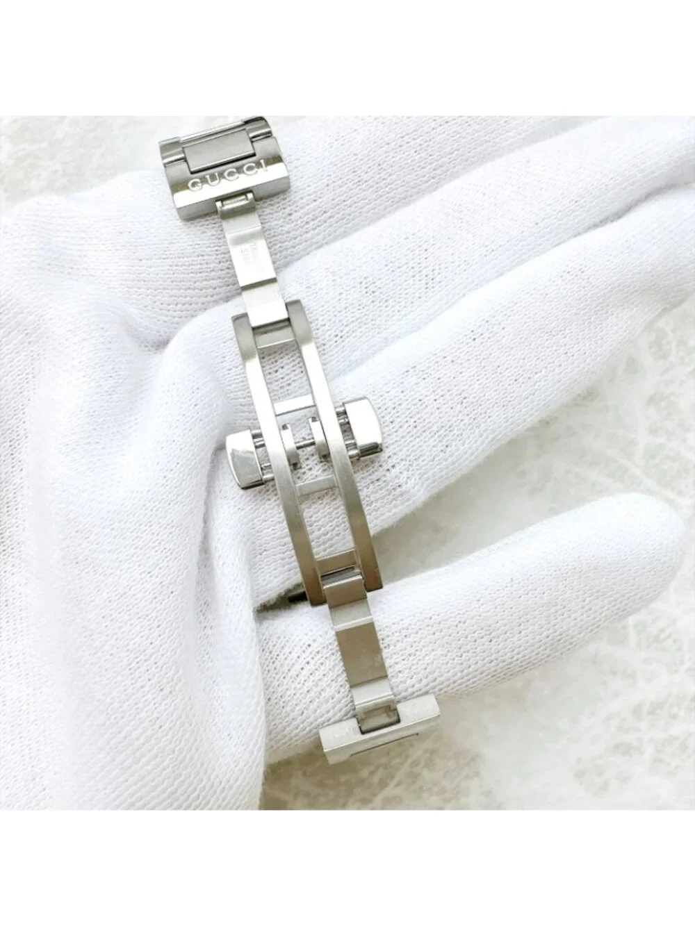 Gucci 142.5 Watch Diamond Quartz Stainless Steel 15.5
